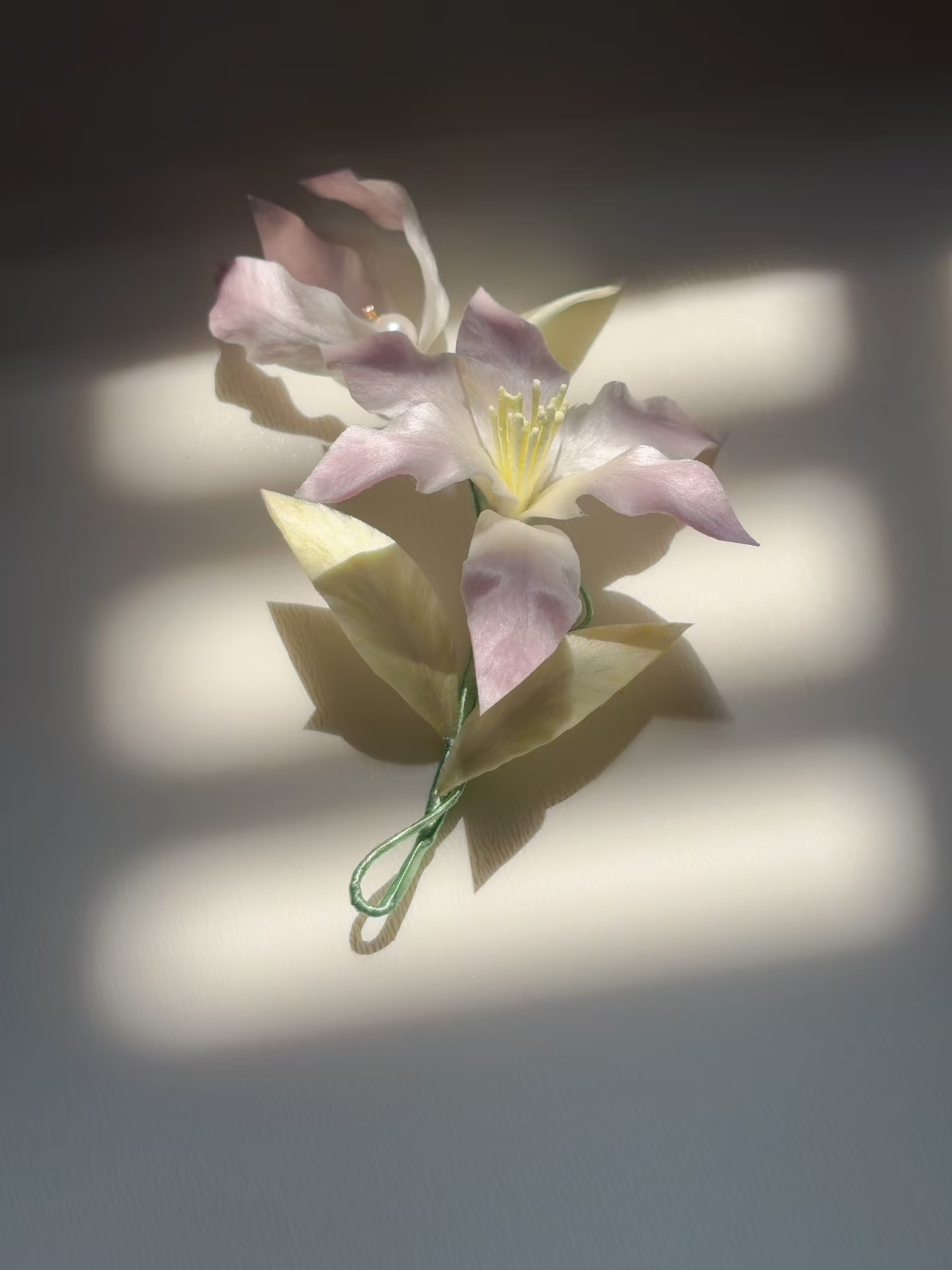 A BLOOMYEON floral hair ornament